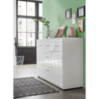 Weisses Hochglanz-Sideboard Adana von Germania mit 2 Türen und 3 Schubladen in modernem Wohnzimmer