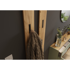 Wandgarderobe Ameca in Eiche-Optik mit schwarzen Haken und braunem Mantel, grünem Schuhschrank im Hintergrund