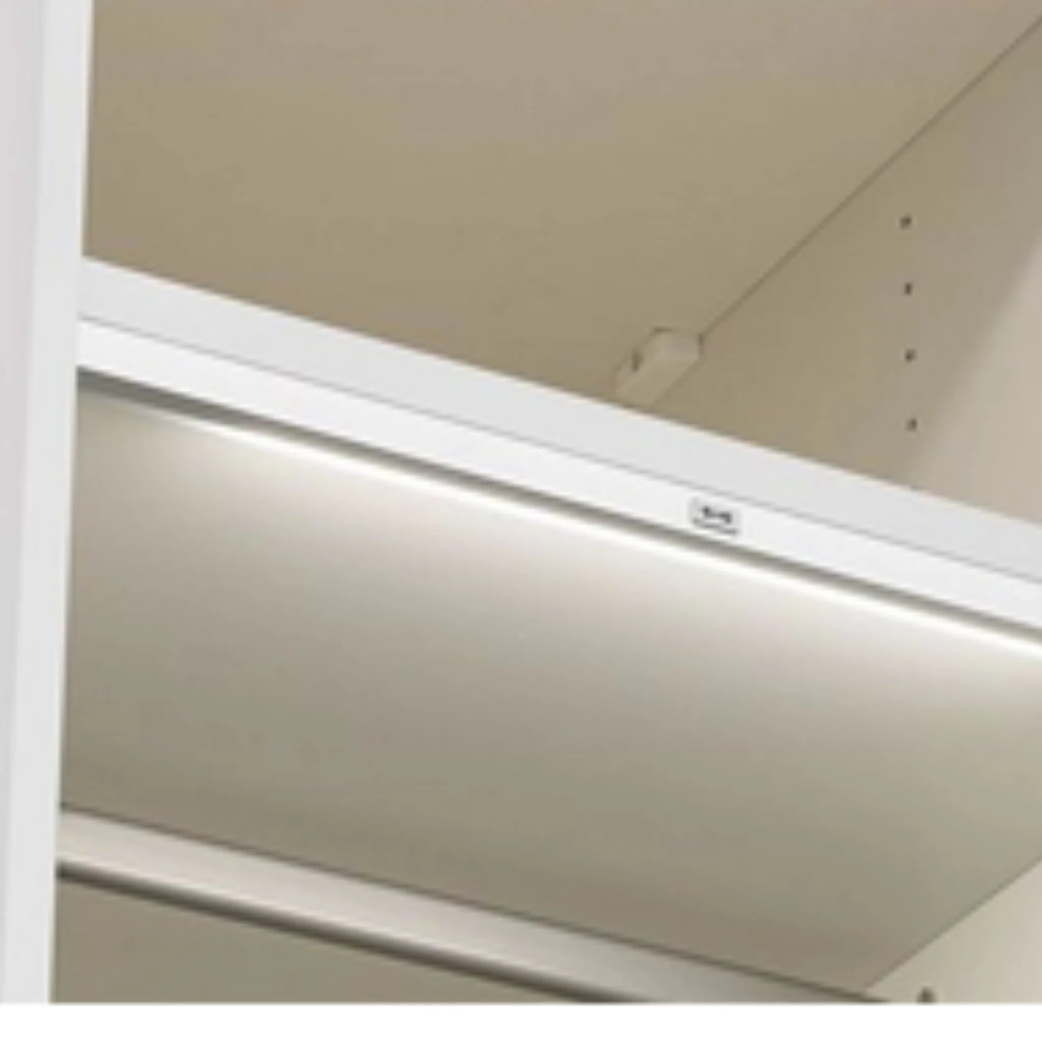 Jutzler Anbauset mit integrierter LED-Innenbeleuchtung für moderne Wandregale und Schränke.