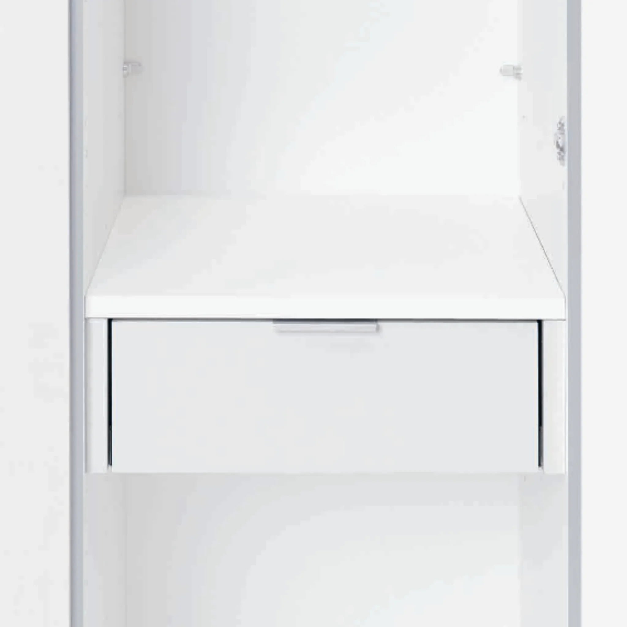 Innenschublade klein für Jutzler Möbel - modernes Design, weiße Schublade mit eleganten Griffen, Schweizer Qualität.