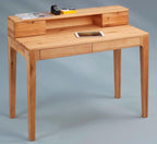 Schreibtisch Oskar aus hellem Massivholz mit Aufsatz, Schubladen und Tablet-Ablage – modernes Schweizer Design