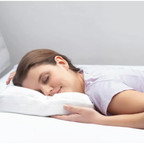 Frau schläft seitlich auf weißem Bico Clima Flow Kissen 40x60 cm – ergonomisches Schlafkissen