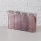 Boltze Vase Panja 4-teilig Set, rosafarbene Glasvasen mit strukturierter Oberfläche und Deckel.
