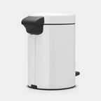 Brabantia Treteimer NewIcon 3L in Weiß mit schwarzem Pedal und Deckel, modernes Design