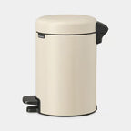 Brabantia Treteimer NewIcon 3L in Soft Beige mit Pedal und schwarzem Griff, matter Oberfläche