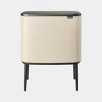 Brabantia Bo Touch Mülleimer 11L+23L in Soft Beige mit schwarzem Deckel und Metallbeinen