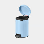 Brabantia NewIcon Treteimer 3L in Dreamy Blue mit geöffnetem Deckel
