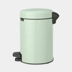 Brabantia NewIcon Tretabfalleimer 3L in Jade Green – mintgrüner Pedaleimer aus Metall mit schwarzem Griff