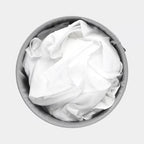 Brabantia Wäschekorb 60L in Grau mit weißer Wäsche, Draufsicht – praktischer Textil-Wäschesammler