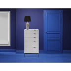 Kare Rose Multi Tischlampe mit schwarzem Schirm auf weißer Kommode vor blauer Wand