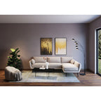 Abstraktes Wandbild Gold-Weiß 80x120 cm im modernen Wohnzimmer mit beigem Sofa und Holzboden