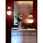 Kare Bild Flower Boat 80x100 mit bunten Blüten, goldener Rahmung, weißer Kommode und stilvollen Designerlampen