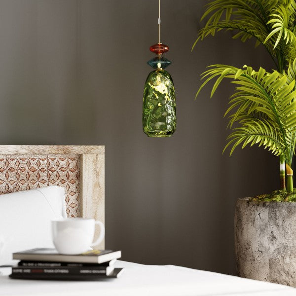 Lit en bois sculpté par Kare