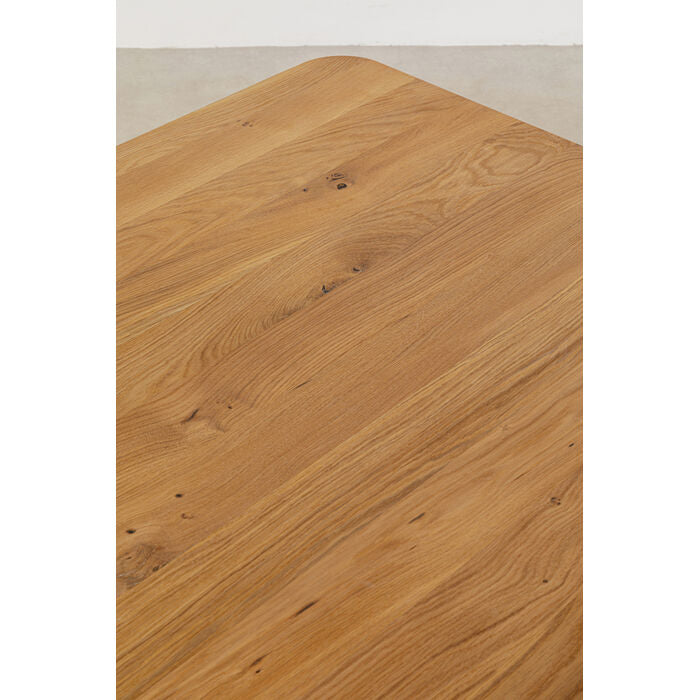 Table en bois massif de Kare