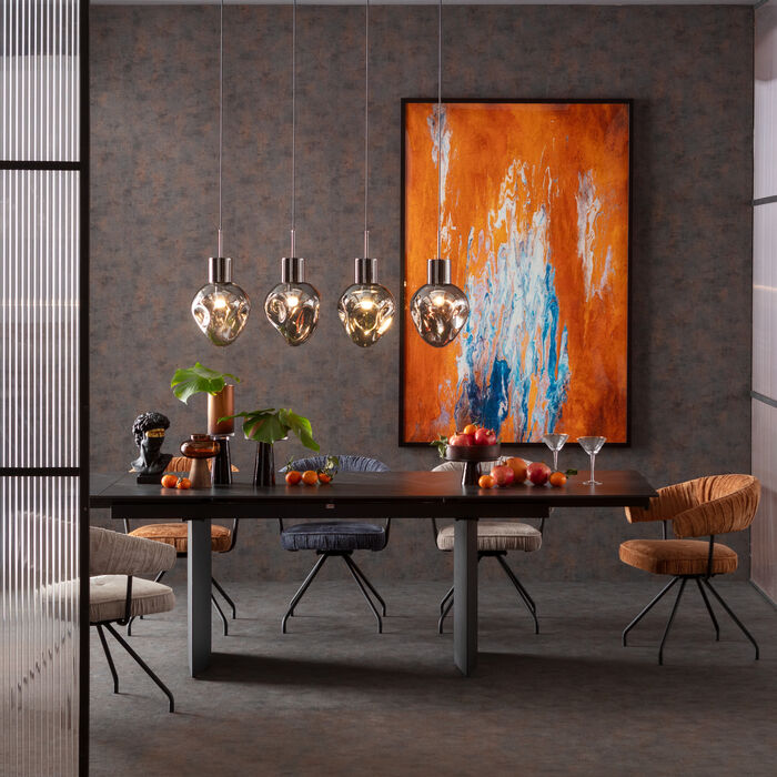 Fauteuil pivotant bleu foncé de Kare