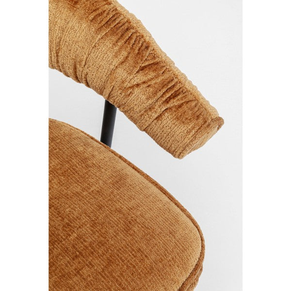 Fauteuil pivotant orange-doré de Kare