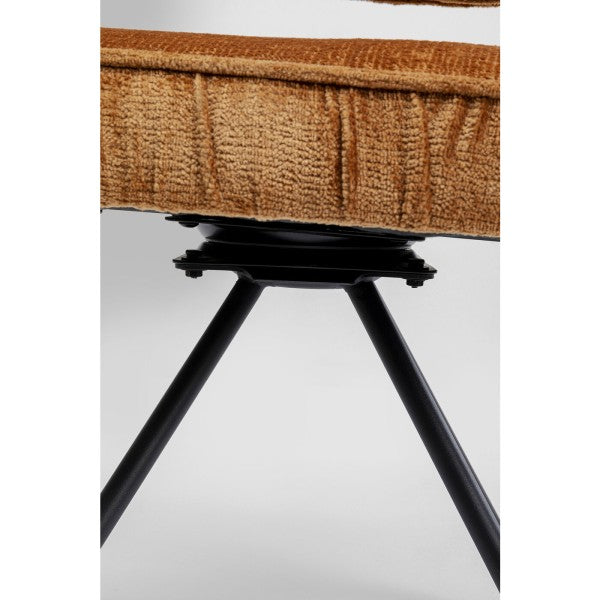 Fauteuil pivotant orange-doré de Kare