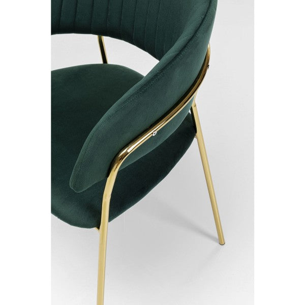 Fauteuil en velours vert de Kare
