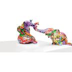 Bunte Graffiti-Elefanten Skulpturen von KARE, zwei spielende Elefantenfiguren im Pop-Art-Stil
