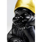 Schwarze Zwerg-Figur mit goldenem Hut, lächelnd, Detailaufnahme, dekorative Kunstharz-Skulptur KARE Design