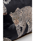 Schwarzes KARE Dekokissen mit detailliertem Leoparden-Aufdruck in Beige und Schwarz, elegantes Wohnaccessoire