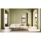 Modernes Wohnzimmer mit cremefarbenem Sofa, grüner Wandfarbe und abstrakt-goldenem Wandbild in elegantem Ambiente