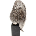 Silberne Engelsflügel Skulptur auf schwarzem Sockel – dekorative KARE Figur „Sad Angel"