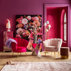 Wohnzimmer mit pinkem Sessel Water Lily auf Goldbeinen, Blumengemälde und rosafarbenem Samtsessel