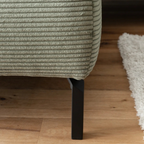 Polstersofa Candy in Feincord Olive mit schwarzem Metallfuß auf Holzboden
