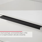 Rauch Flipp Nachttisch Griff Graphit Nahaufnahme – hochwertiger schwarzer Möbelgriff an weissem Nachttisch