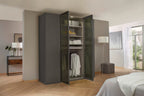 Rauch Kleiderschrank Skat Shine 4-türig in Graphit mit offenen Glastüren, Einlegeböden und Kleiderstange im Schlafzimmer