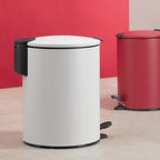 Kela Kosmetikeimer Mats in Weiss und Rot mit Trittmechanismus, modernes Design für Bad und Küche