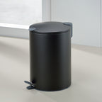 Kela Treteimer Mats in Schwarz, 10L Mülleimer aus Metall mit Pedal und Deckel, modernes Design