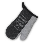 Kela Topfhandschuh Gianna in Schwarz-Grau mit Aufschrift "This Kitchen is for Dancing"
