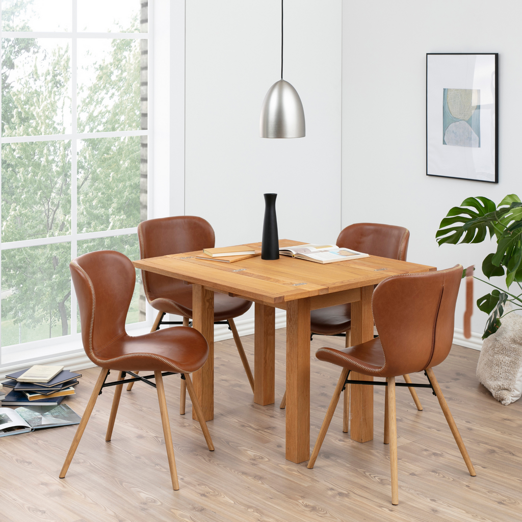 Chaise de salle à manger marron avec pieds en chêne, de style danois.