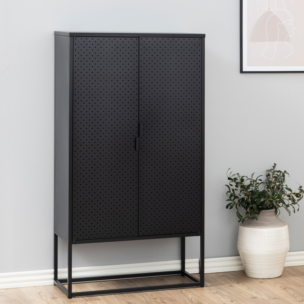 Armoire en métal noir de style industriel