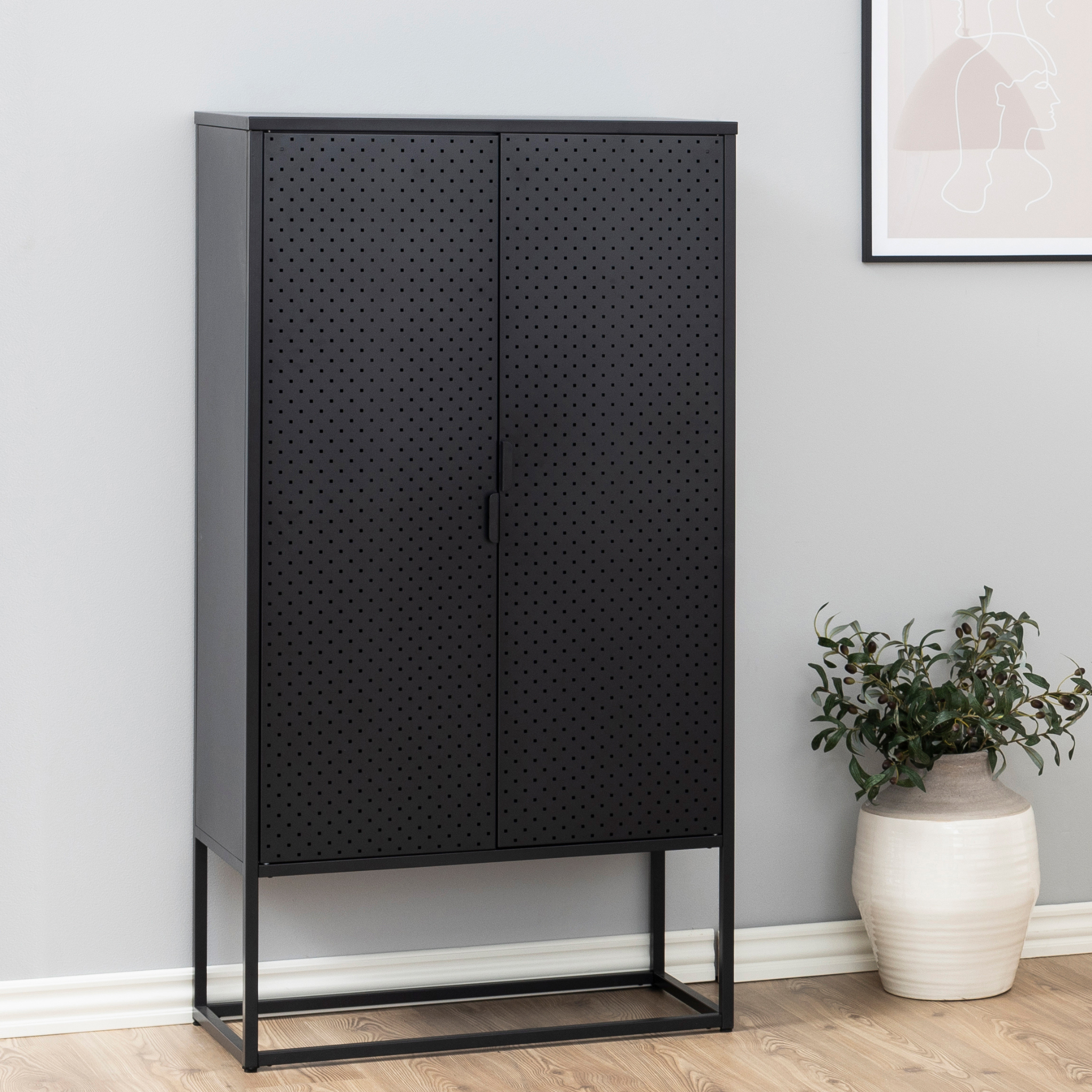 Armoire en métal noir de style industriel