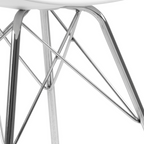 Detailaufnahme Metallgestell Eris Stuhl Weiss von Actona – verchromtes Drahtgestell in modernem Design