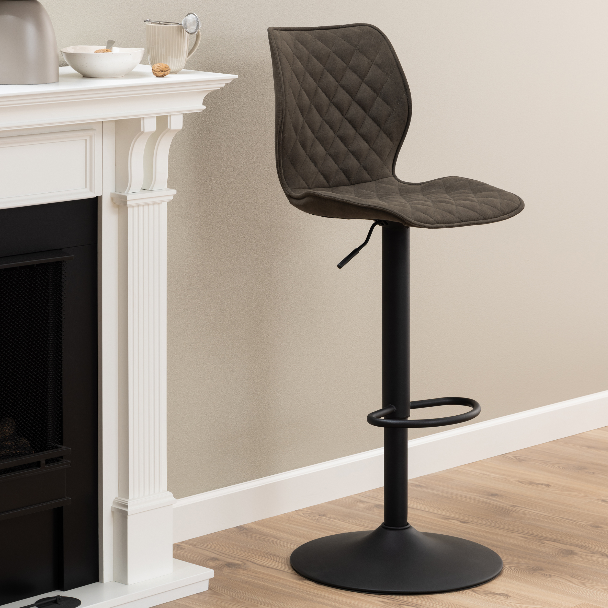 Tabouret de bar élégant en anthracite, pivotant et confortable.