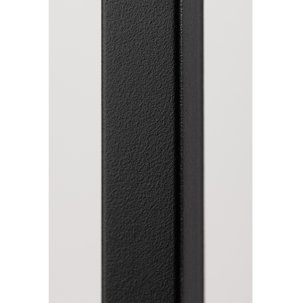 Table basse en métal noir