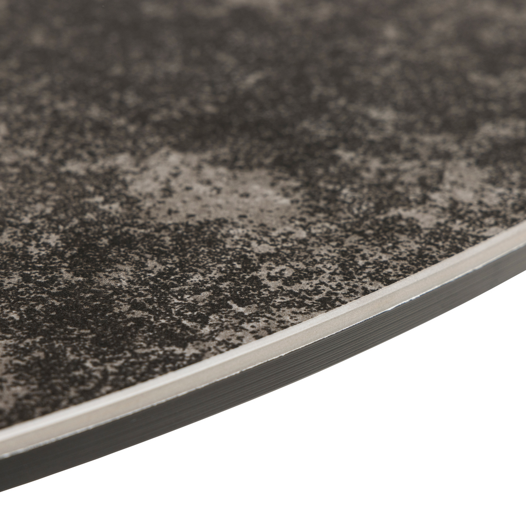 Table de salle à manger ronde aspect marbre noir avec un élégant cadre en métal