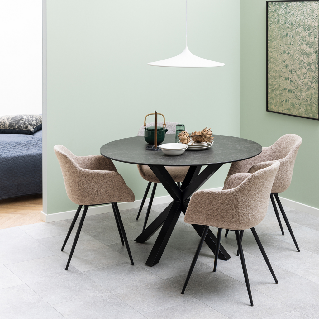 Table de salle à manger ronde aspect marbre noir avec un élégant cadre en métal