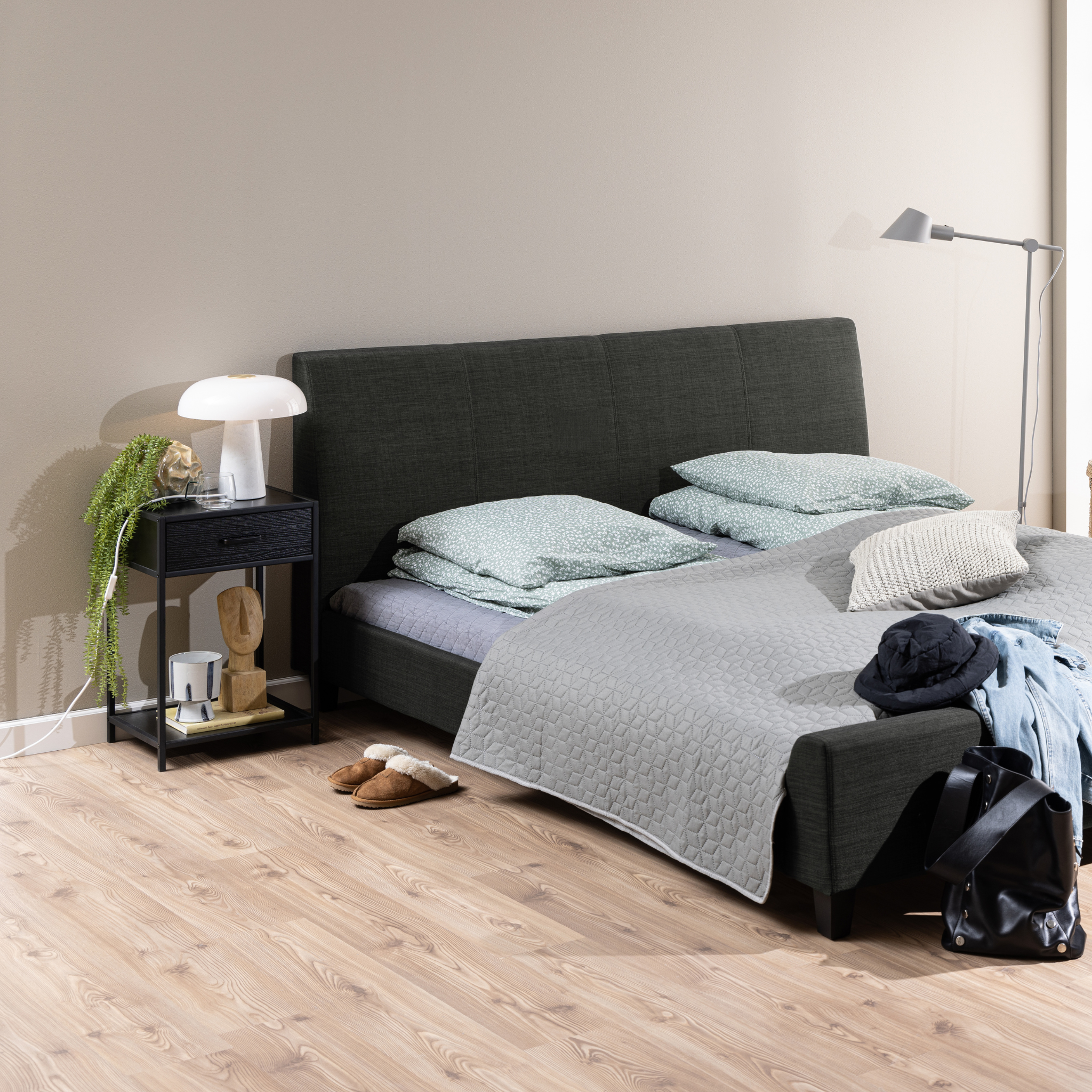 Table de chevet en bois noir avec tiroir, style industriel