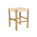 Actona Alvin Hocker aus hellem Holz mit geflochtenem Naturfaser-Sitzfläche, minimalistisches Skandinavisches Design