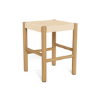 Actona Alvin Hocker aus hellem Holz mit geflochtenem Naturfaser-Sitzfläche, minimalistisches Skandinavisches Design