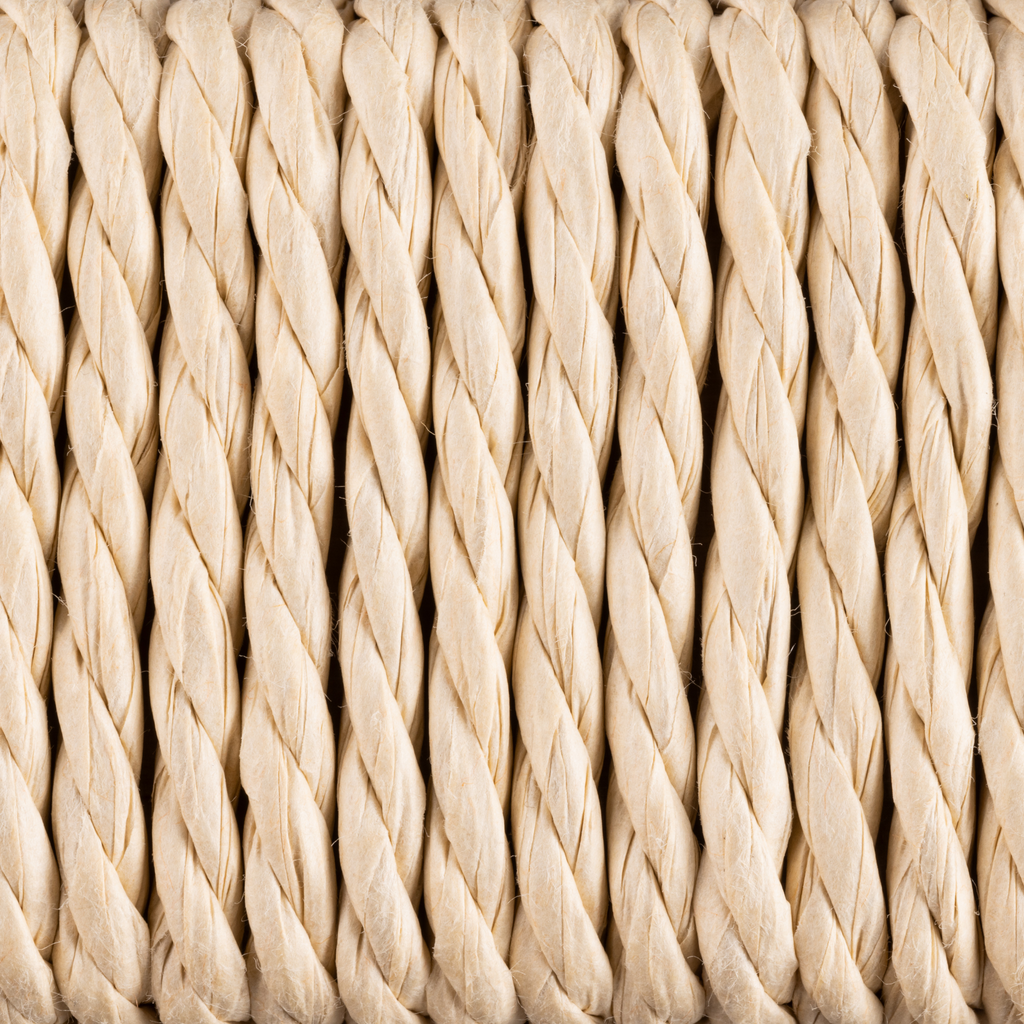 Tabouret tressé couleur crème avec structure en bois naturel