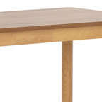 Actona Barlow Bartisch aus hellem Holz – Detailansicht der Tischplatte und des konischen Tischbeins