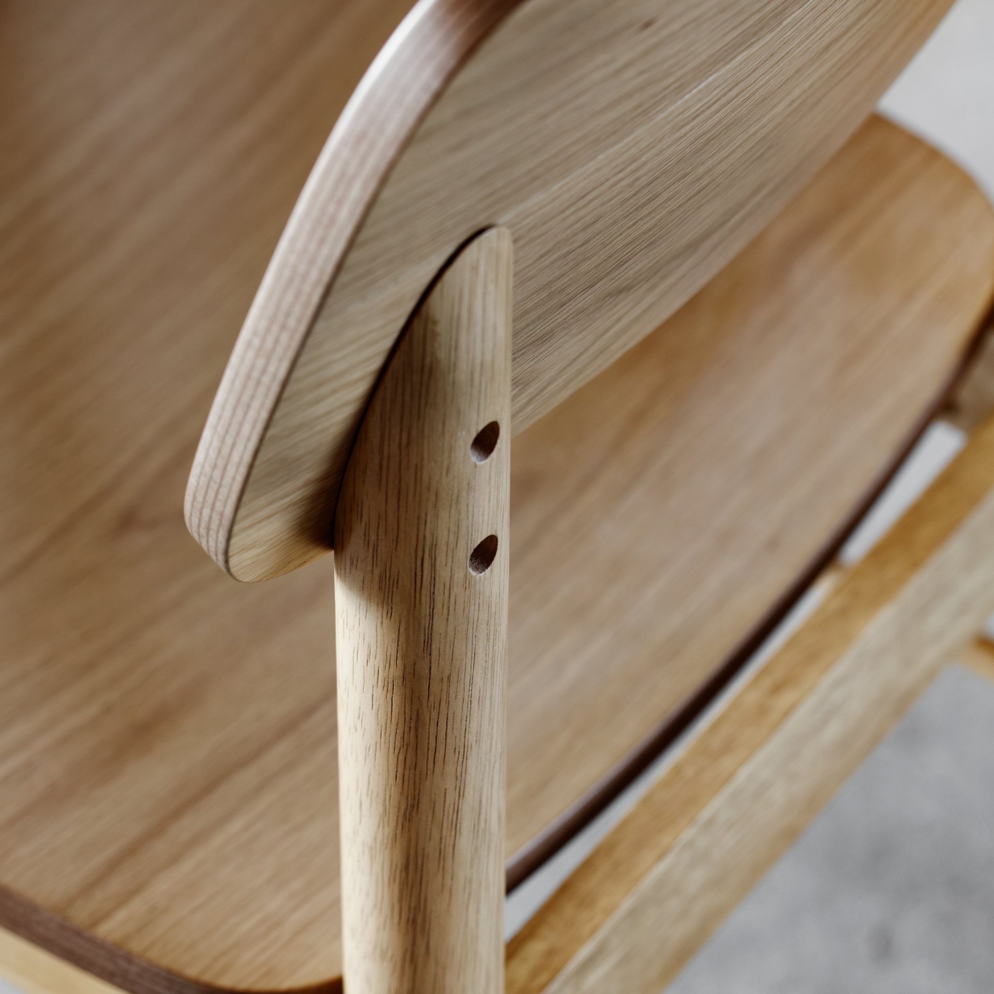 Tabouret de bar Barlow avec dossier, design scandinave