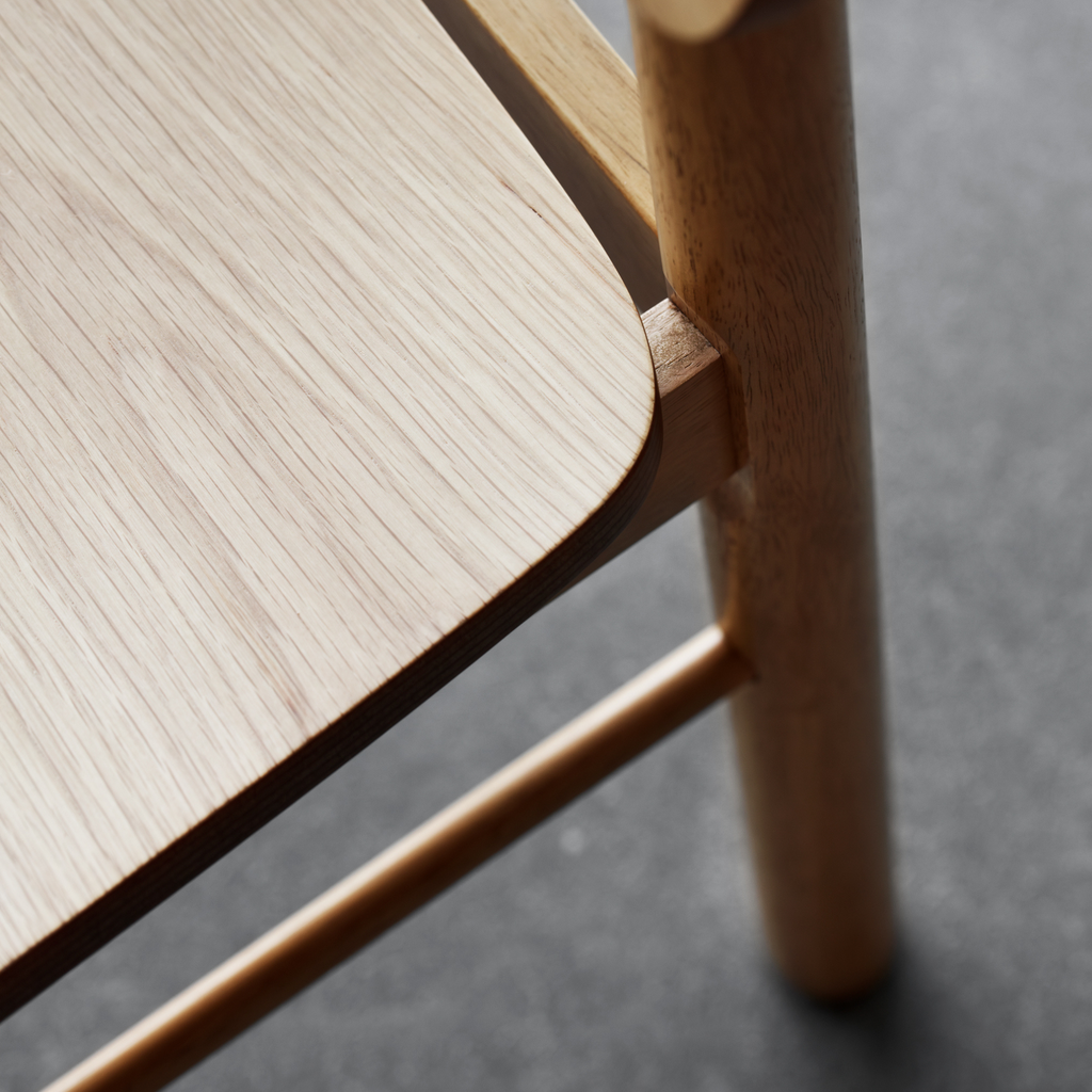 Tabouret de bar Barlow avec dossier, design scandinave