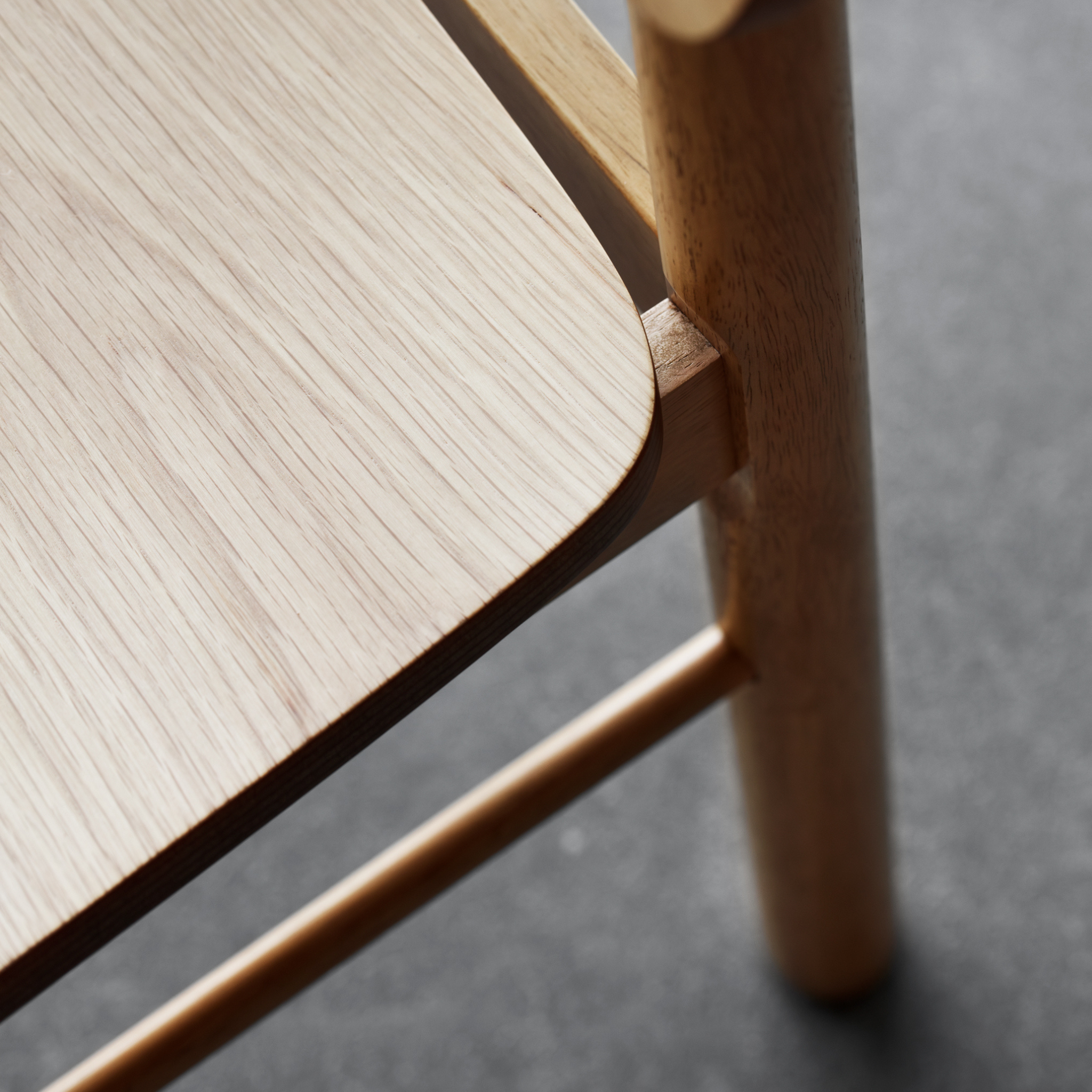 Tabouret de bar Barlow avec dossier, design scandinave